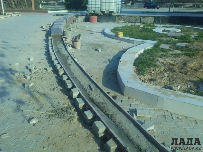 В Актау полностью завершить ремонт «Вечного огня» планируют до конца мая