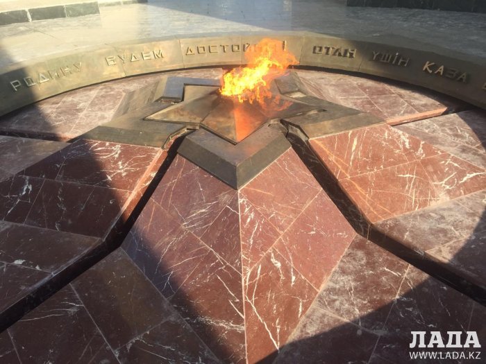 В Актау полностью завершить ремонт «Вечного огня» планируют до конца мая