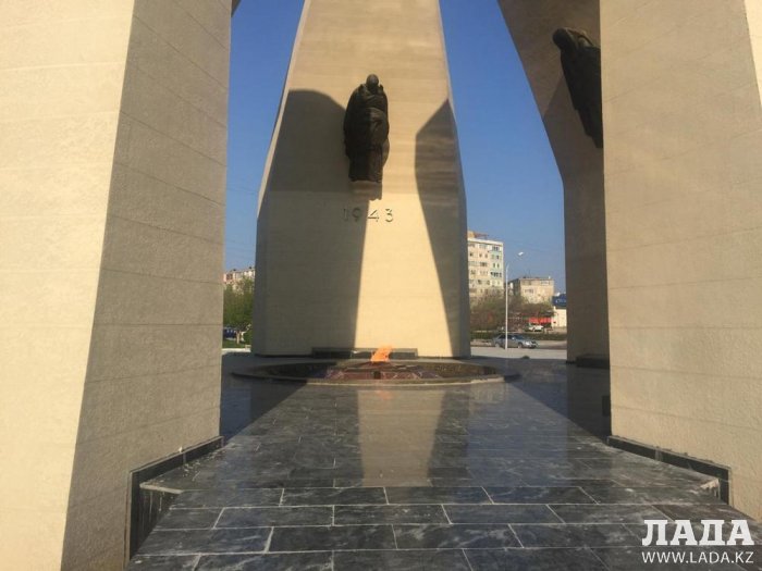 В Актау полностью завершить ремонт «Вечного огня» планируют до конца мая