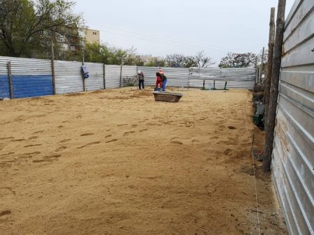 Депутат строит детскую площадку в Актау на свои деньги