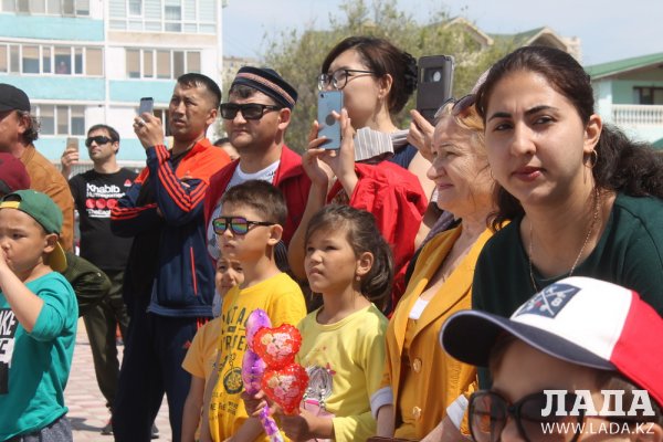 Для жителей Актау выступил дагестанский канатоходец