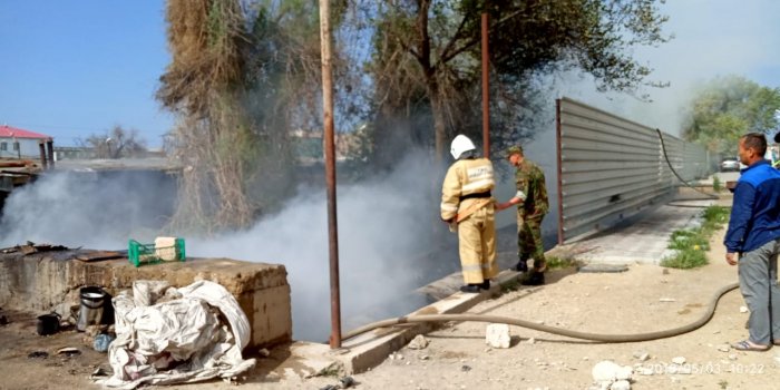 В 3Б микрорайоне Актау горела теплотрасса