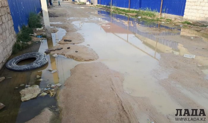 Грунтовые воды продолжают топить поселок Атамекен в Мангистауской области