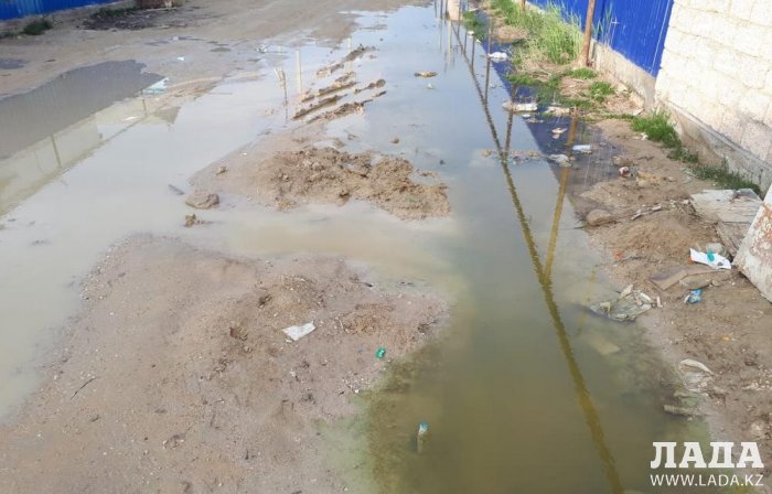 Грунтовые воды продолжают топить поселок Атамекен в Мангистауской области