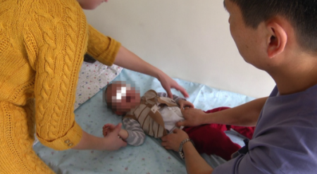 Трехлетняя девочка выпила бензин и получила ожоги в Шымкенте