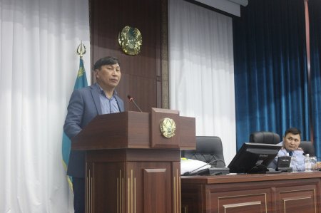 Мангистауские полицейские пробежали дистанцию вместе с марафонцем Маратом Жыланбаевым