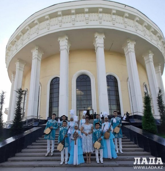 Домбристы из Актау покорили Ташкент