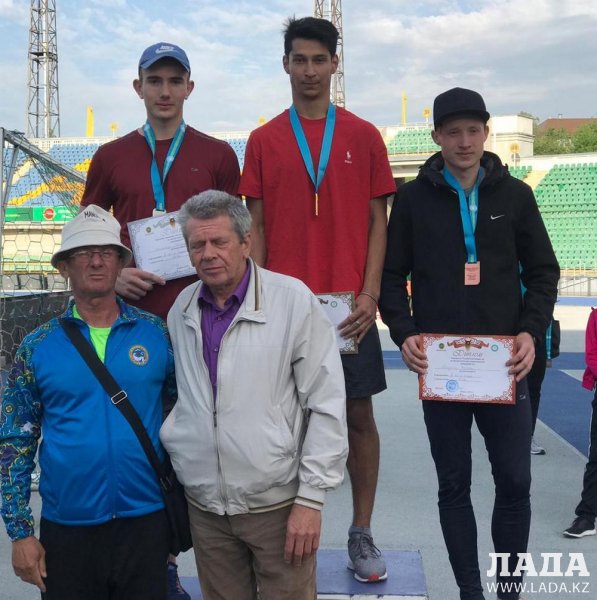 Легкоатлеты из Актау удостоились 14 медалей на двух чемпионатах