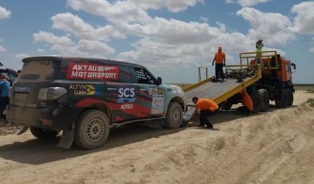 По-джентльменски: Помощь женскому экипажу обернулась для актауских гонщиков последним местом в первый день «Ралли Казахстан-2019»