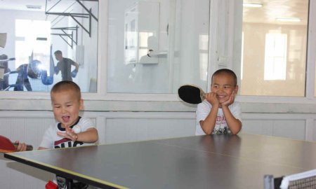 Полицейские Мангистау организовали праздник для детей-сирот