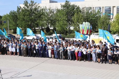 В Мангистауской области две тысячи человек одновременно спели гимн Казахстана
