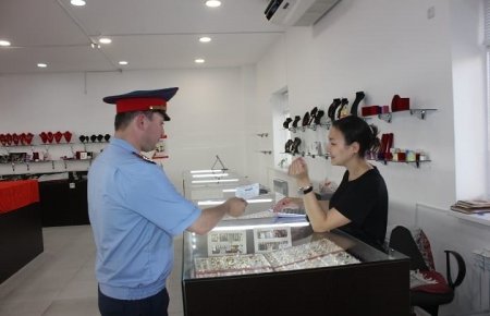 «Я – ваш участковый»: Полицейские Мангистау провели ознакомительную акцию для населения