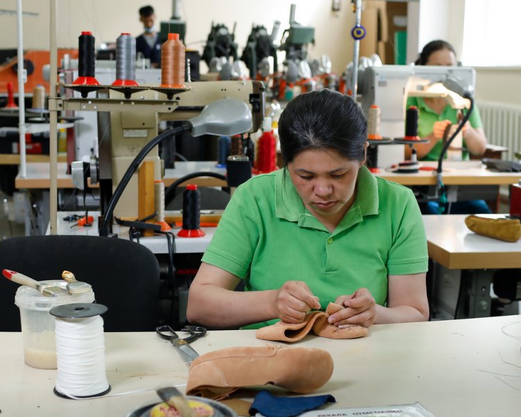 Казахстанские фабрики призывают выпускников поступать на конструкторов и технологов