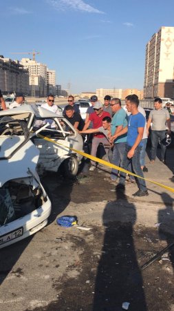 Момент столкновения двух автомобилей в Актау попал на камеру видеонаблюдения