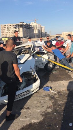 Момент столкновения двух автомобилей в Актау попал на камеру видеонаблюдения