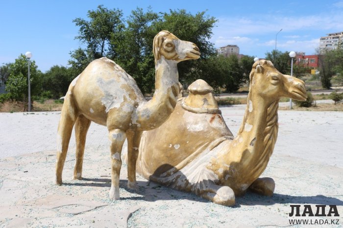 Как происходит полив в парке «Акбота» Актау. Фоторепортаж