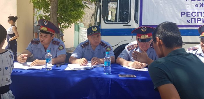 «Приемная на дороге»: По просьбе жительницы Актау в 14 микрорайоне  установили пешеходный переход