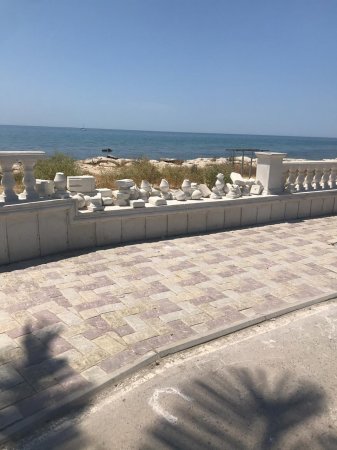 Сломали или так построили?