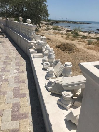 Сломали или так построили?