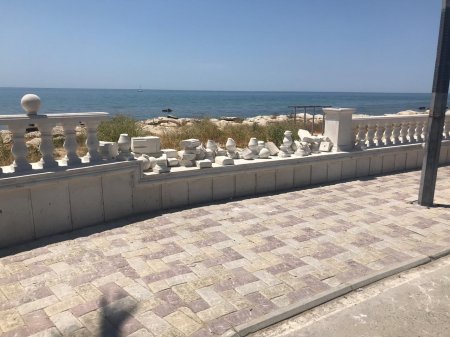 Сломали или так построили?