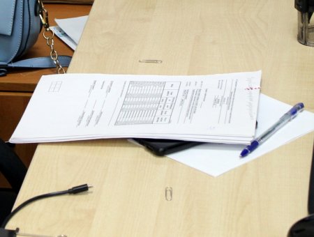 В Актау госслужащих привлекут к ответственности за использование смартфонов на работе