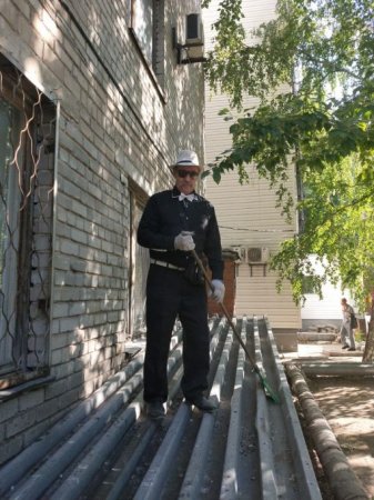 Изысканный дворник умилил пользователей Казнета