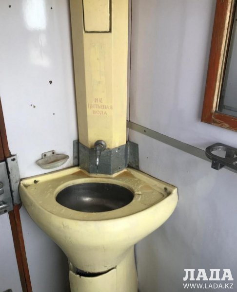 Пассажирка пожаловалась на состояние вагона поезда сообщением Нур-Султан - Мангистау