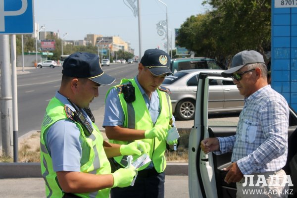За четыре дня полицейские выявили свыше 600 нарушений правил дорожного движения в Актау