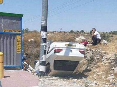 Террорист направил автомобиль на остановку с людьми в Израиле