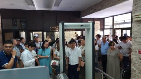 В Актау проходит апелляционный суд по делу арестованного на сутки детского хирурга