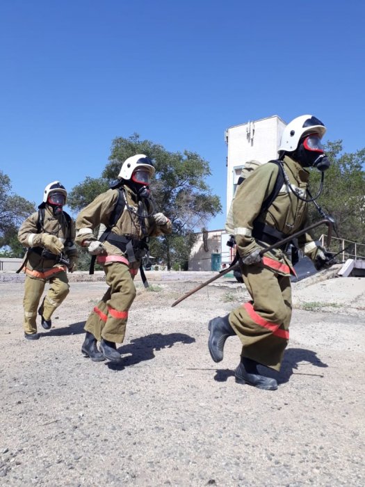 Пожарные Мангистау провели занятия в теплодымокамере