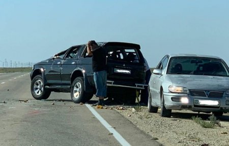 Два человека получили травмы в результате опрокидывания автомашины на трассе Актау-Курык