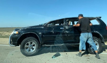 Два человека получили травмы в результате опрокидывания автомашины на трассе Актау-Курык