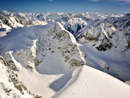 Непогода не позволяет борту с военными вылететь на поиски пропавших альпинистов