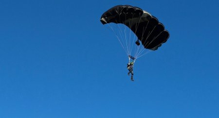 Запасной парашют не помог: военный насмерть разбился в Казахстане