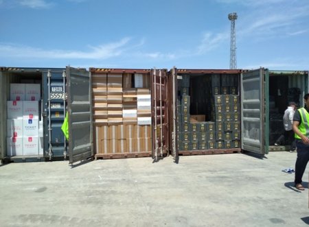 В морском порту Актау обнаружили крупную партию контрабандных сигарет