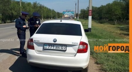 Госслужащий попытался обмануть полицейских на дороге в ЗКО