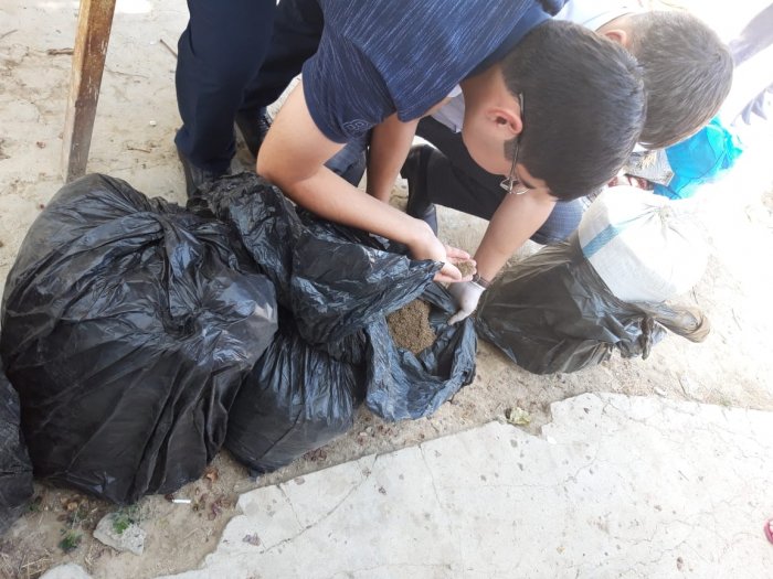 Полицейские Мангистау обнаружили во дворе жилого дома тайник с крупной партией марихуаны