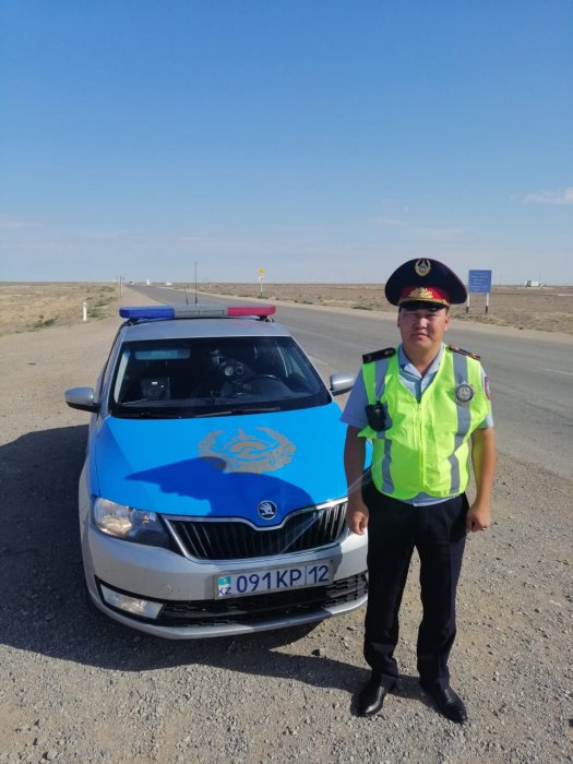 Полицейские спасли жизнь человеку на трассе Актау - Форт-Шевченко