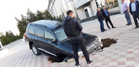 В Актау внедорожник провалился возле здания АО «Мангистаумунайгаз»