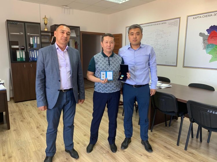 Нефтяники наградили энергетиков