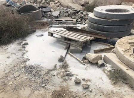 Слив цемента на набережную: Департамент экологии Мангистауской области начал проверку