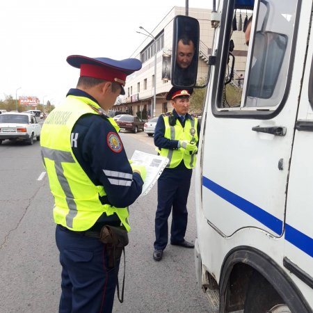Жители Мангистау пожаловались на проверку автобусов полицейскими