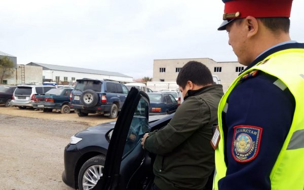 Актауские полицейские взялись за тонировку