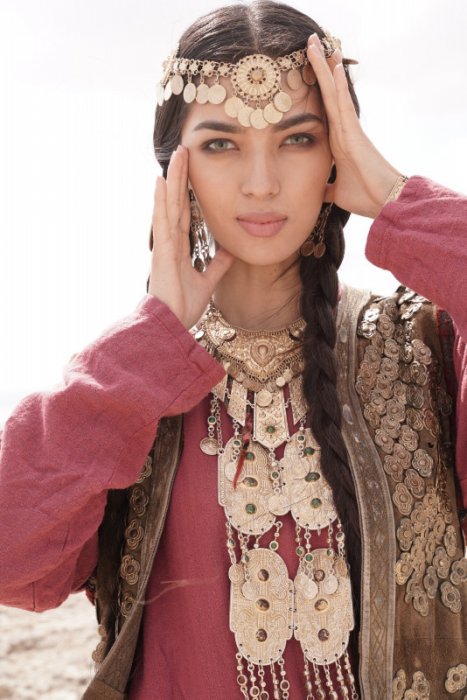 «Мисс Казахстан» Мадина Батык провела съемки в урочище Босжира