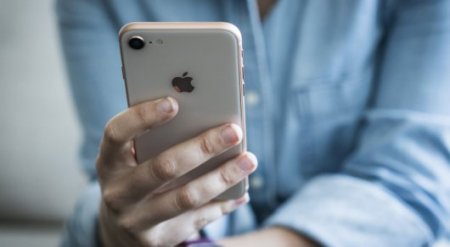 Владельцев старых iPhone предупредили о начинающихся с понедельника проблемах