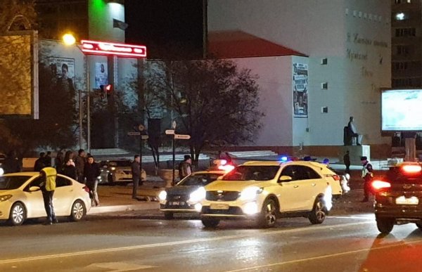 Пьяный за рулём «пролетел» на «красный» и протаранил иномарку в Актау