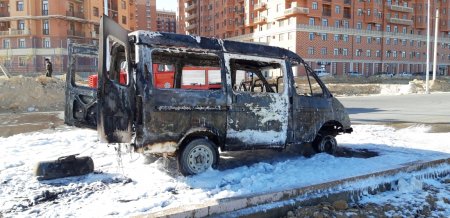 В Актау полностью сгорел автомобиль