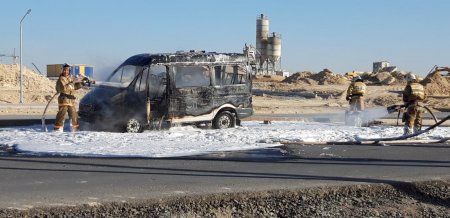 В Актау полностью сгорел автомобиль