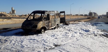 В Актау полностью сгорел автомобиль